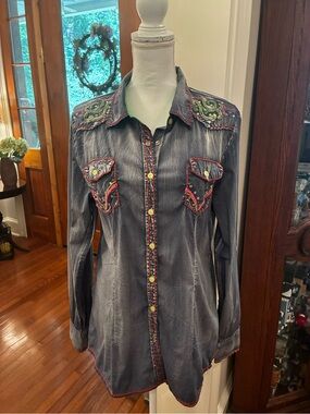 Roar Embroidered Shirt with Rhinestones with Neon Accents. Fitted, Fits Small